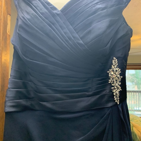 Mother of the bride dress - Picture 2 of 3